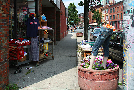 20090803_sidewalksale_1112-470.jpg